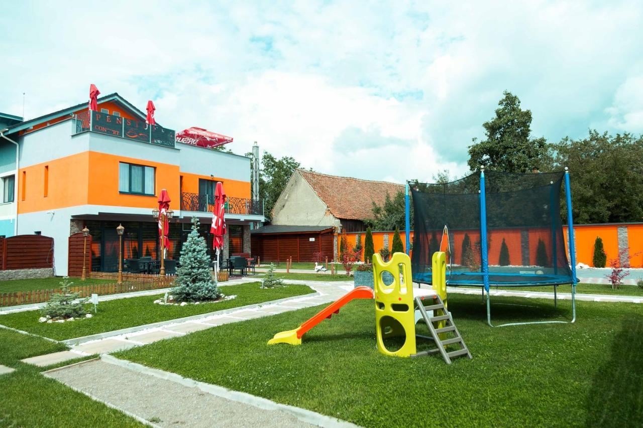 Pensiune Confort Morosanu Sinca Veche Bagian luar foto